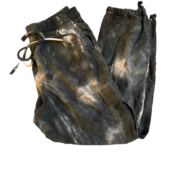 Sanctuary x Anthropology Colaboration Tye-dyed cargo joggers. Size: Small - Picture 7 of 9